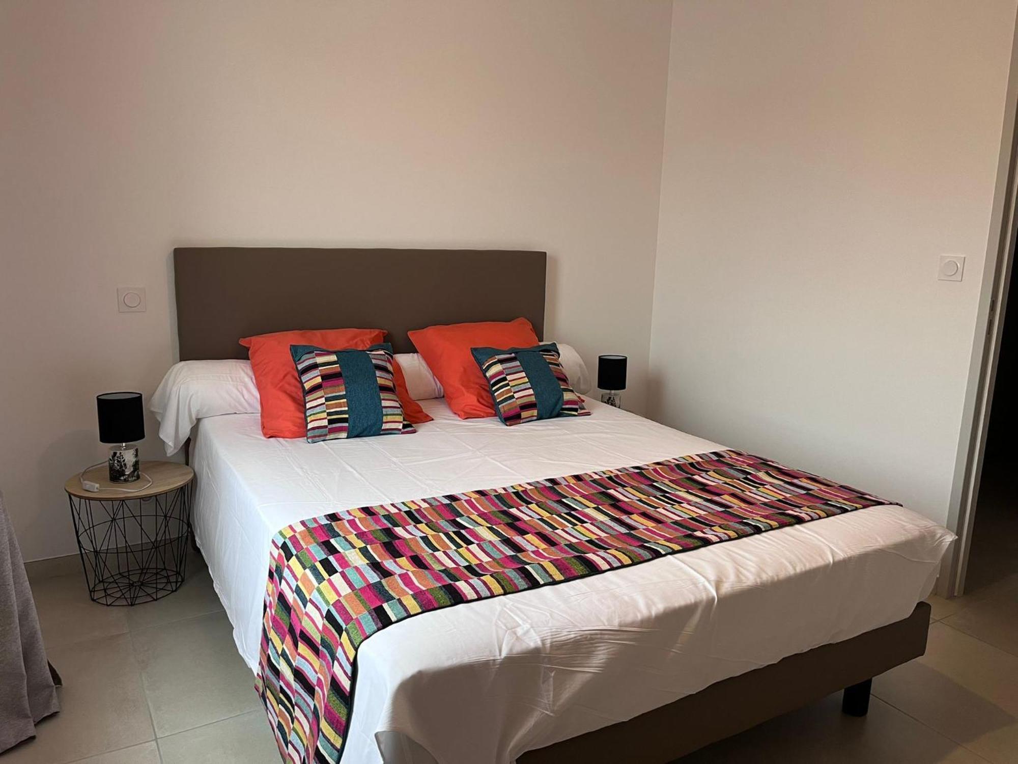Neffies Val Des Bruyeres - Gite 15Mn Pezenas Avec Terrasse Et Cour Close - Parking Privatif Securise - Wifi Ftth Gratuit מראה חיצוני תמונה